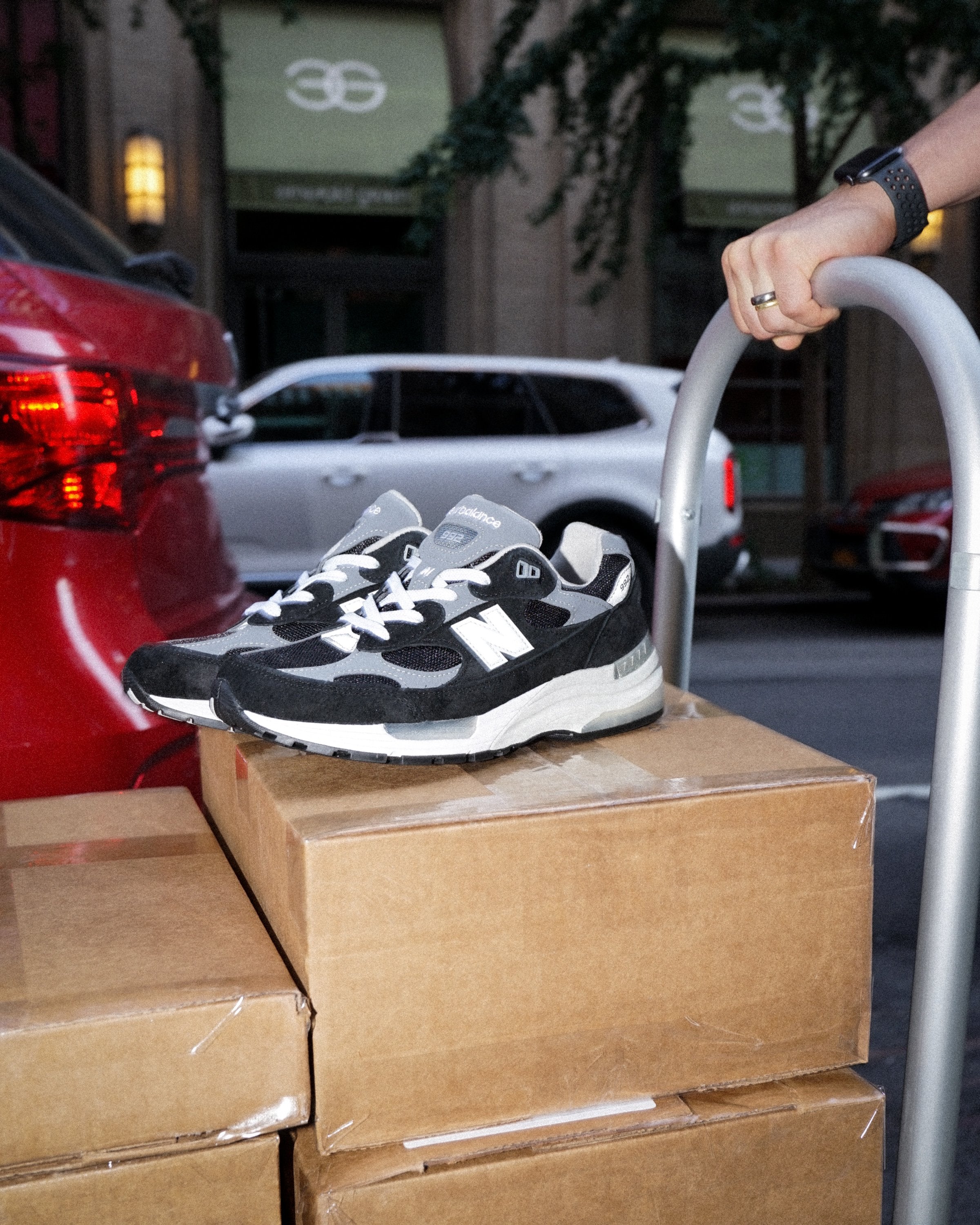 「NOW ONLINE」NEW BALANCE 992 - BLACK GREY SUEDE