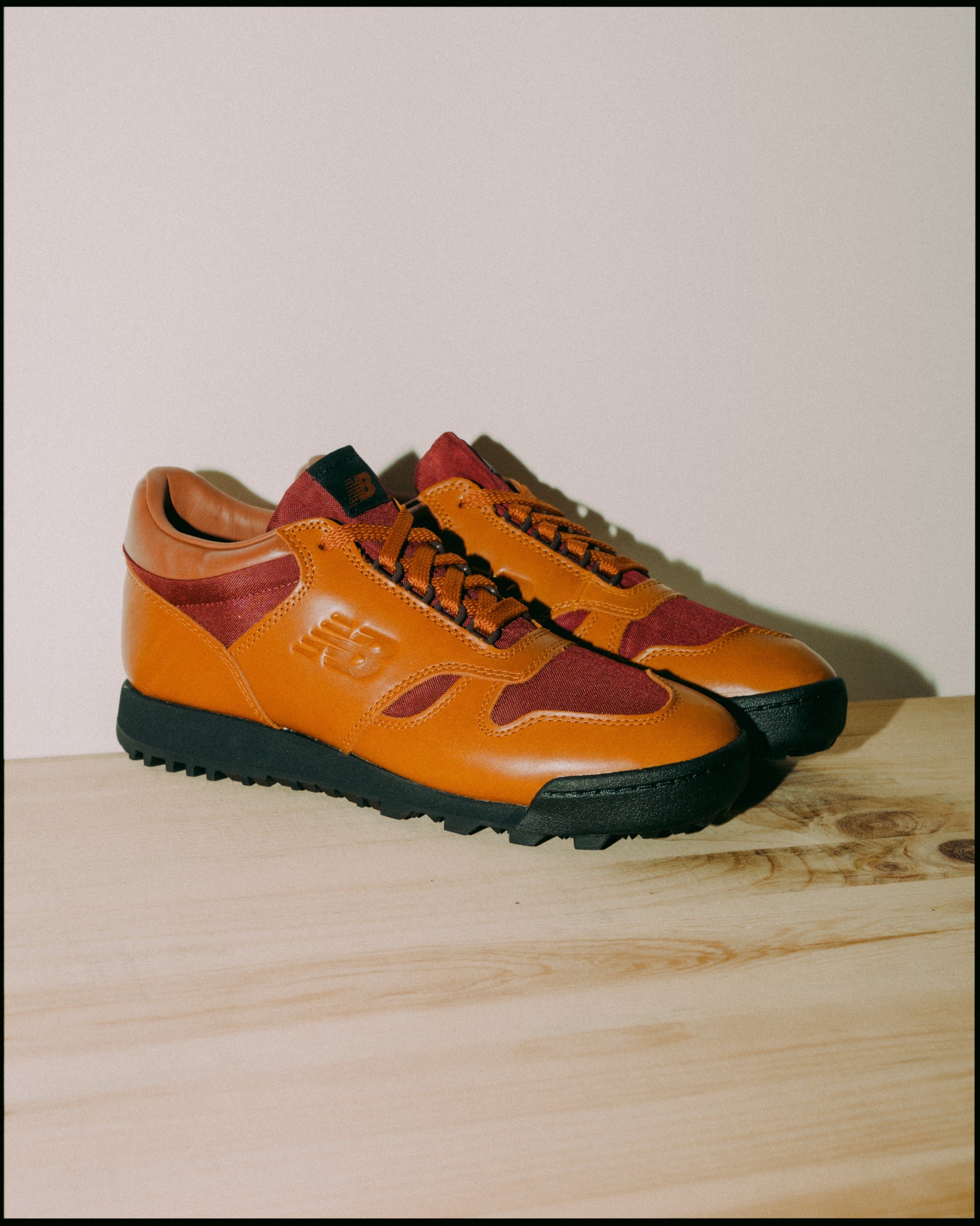 [IN STOCK] NEW BALANCE RAINER LOW - GINGER/CRIMSON