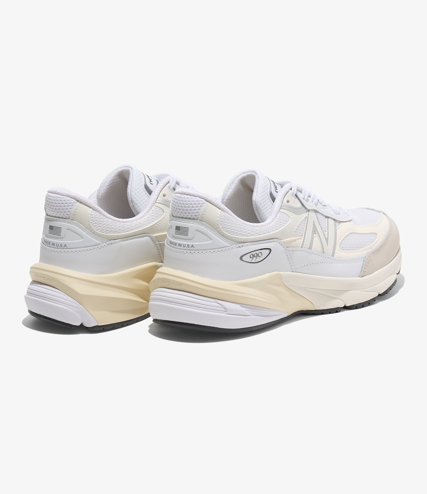 U990v6 - White / Sea Salt