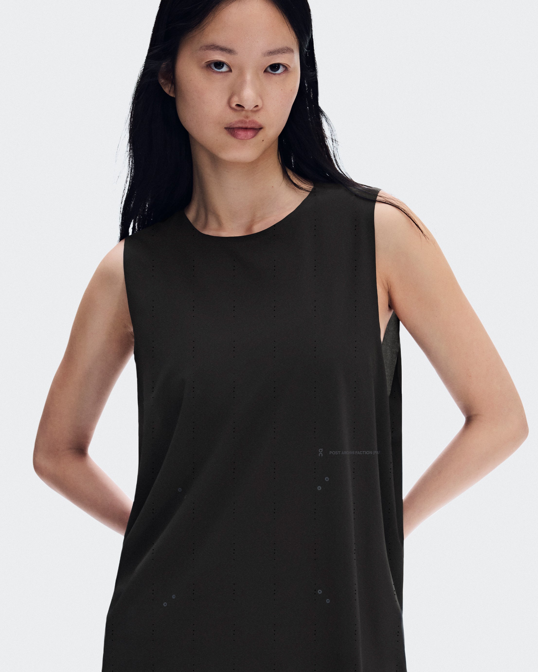 On - Unisex Zero Singlet PAF - Molasses