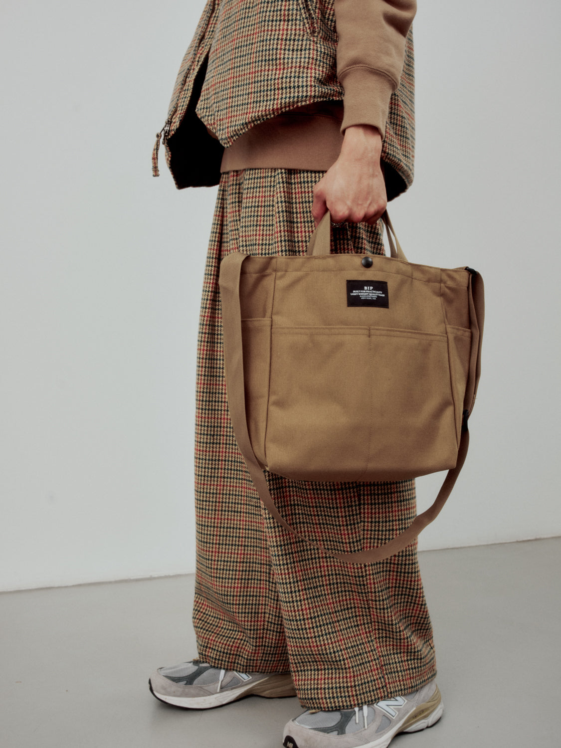 Multi-pocket Bag Medium - Khaki Nylon Canvas