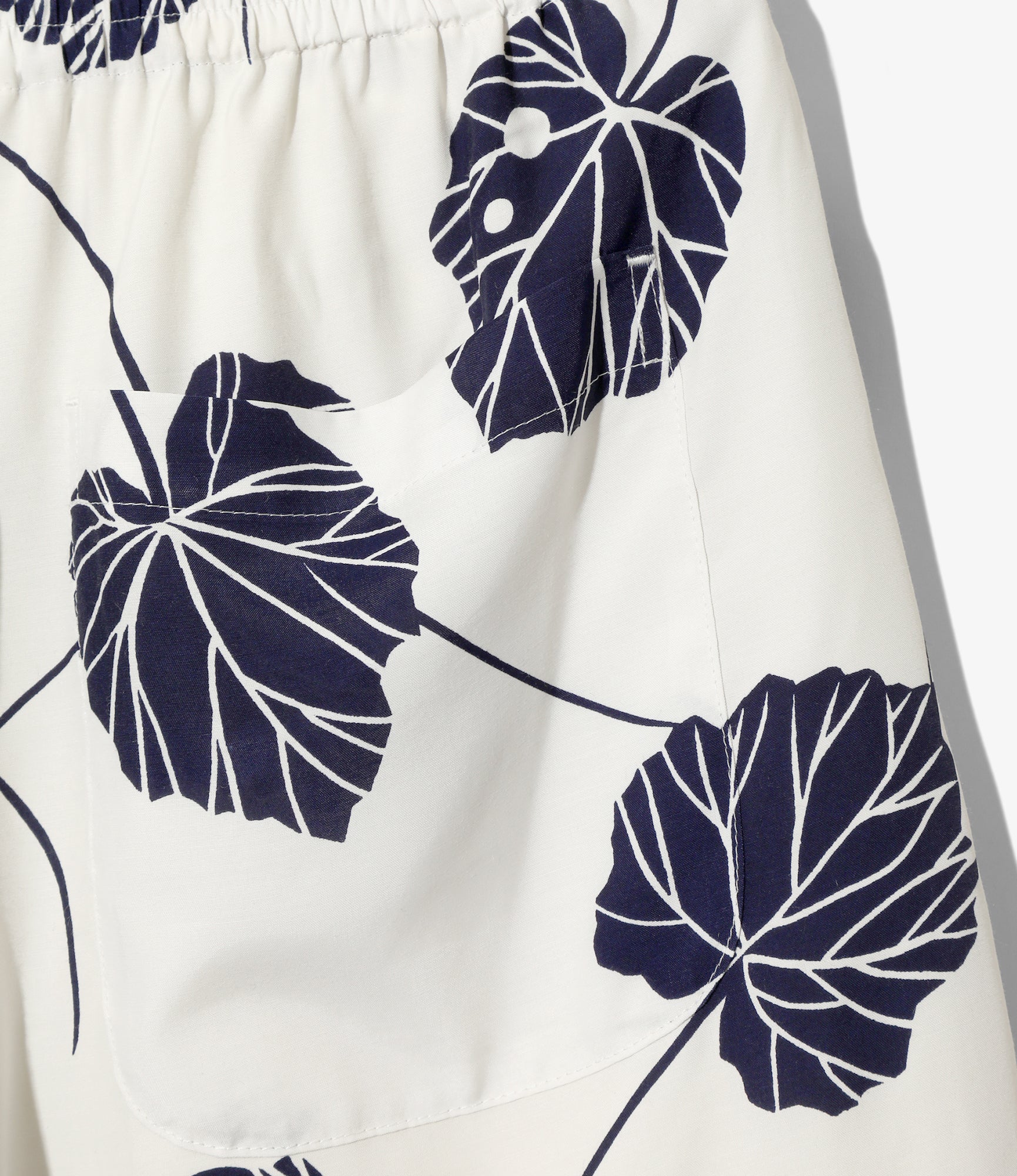 String Short - White - Leaf
