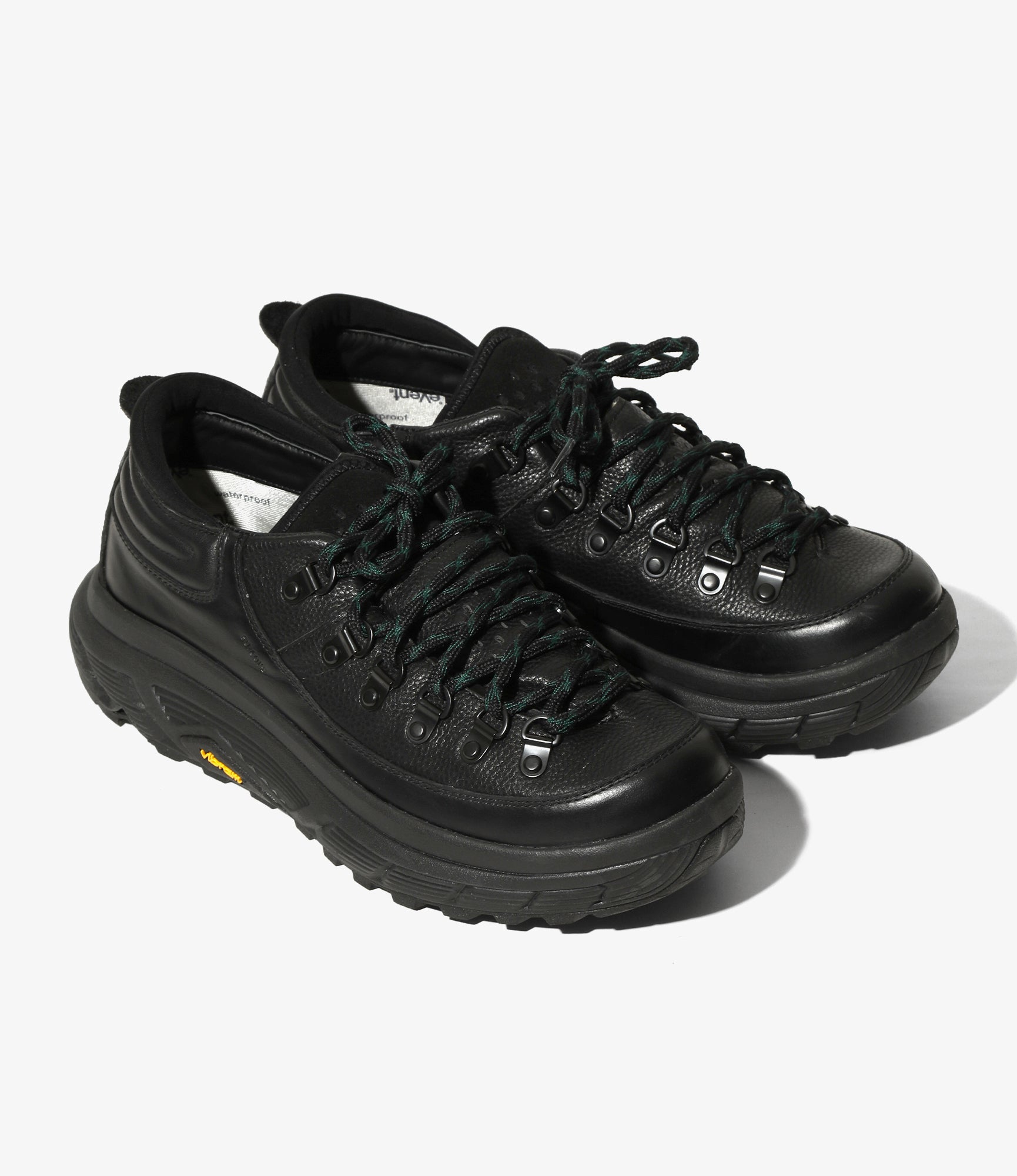 South2 West8 x SUICOKE BEETLE Lo - Black - event